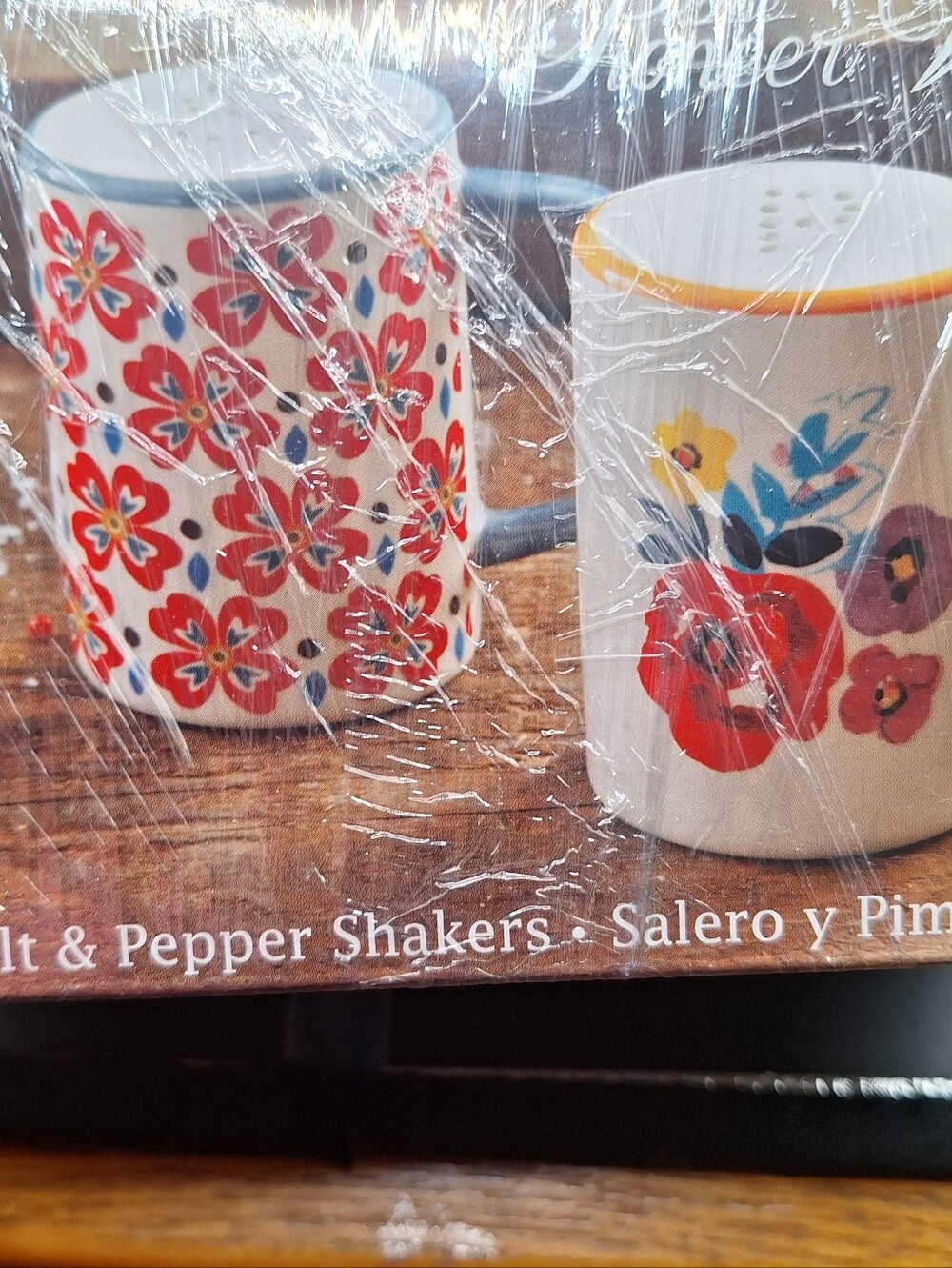 Pioneer Woman salt and pepper shakers are 3-1/2" tall